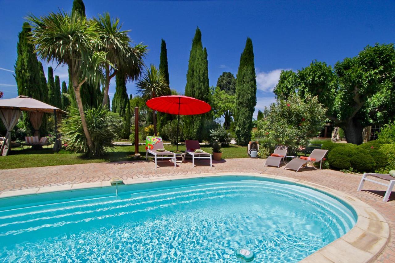 Fontaine Des Magnarelles Hotel Althen-des-Paluds Bagian luar foto