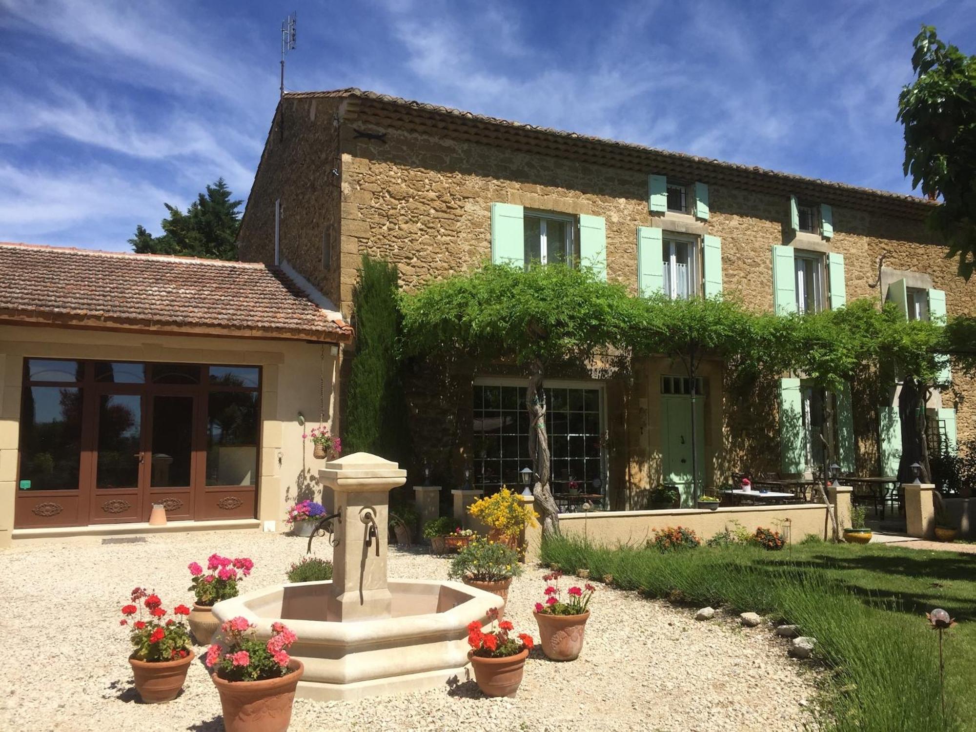 Fontaine Des Magnarelles Hotel Althen-des-Paluds Bagian luar foto