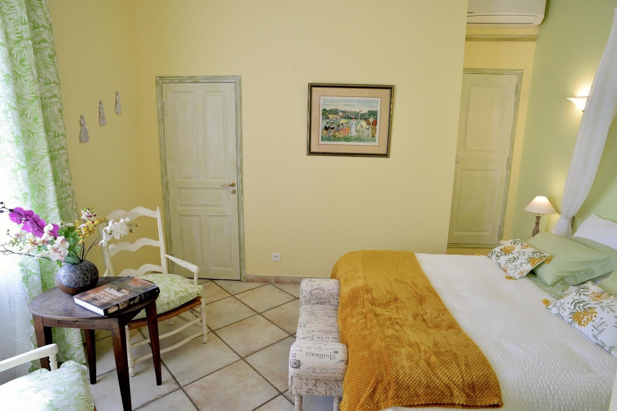 Fontaine Des Magnarelles Hotel Althen-des-Paluds Bagian luar foto