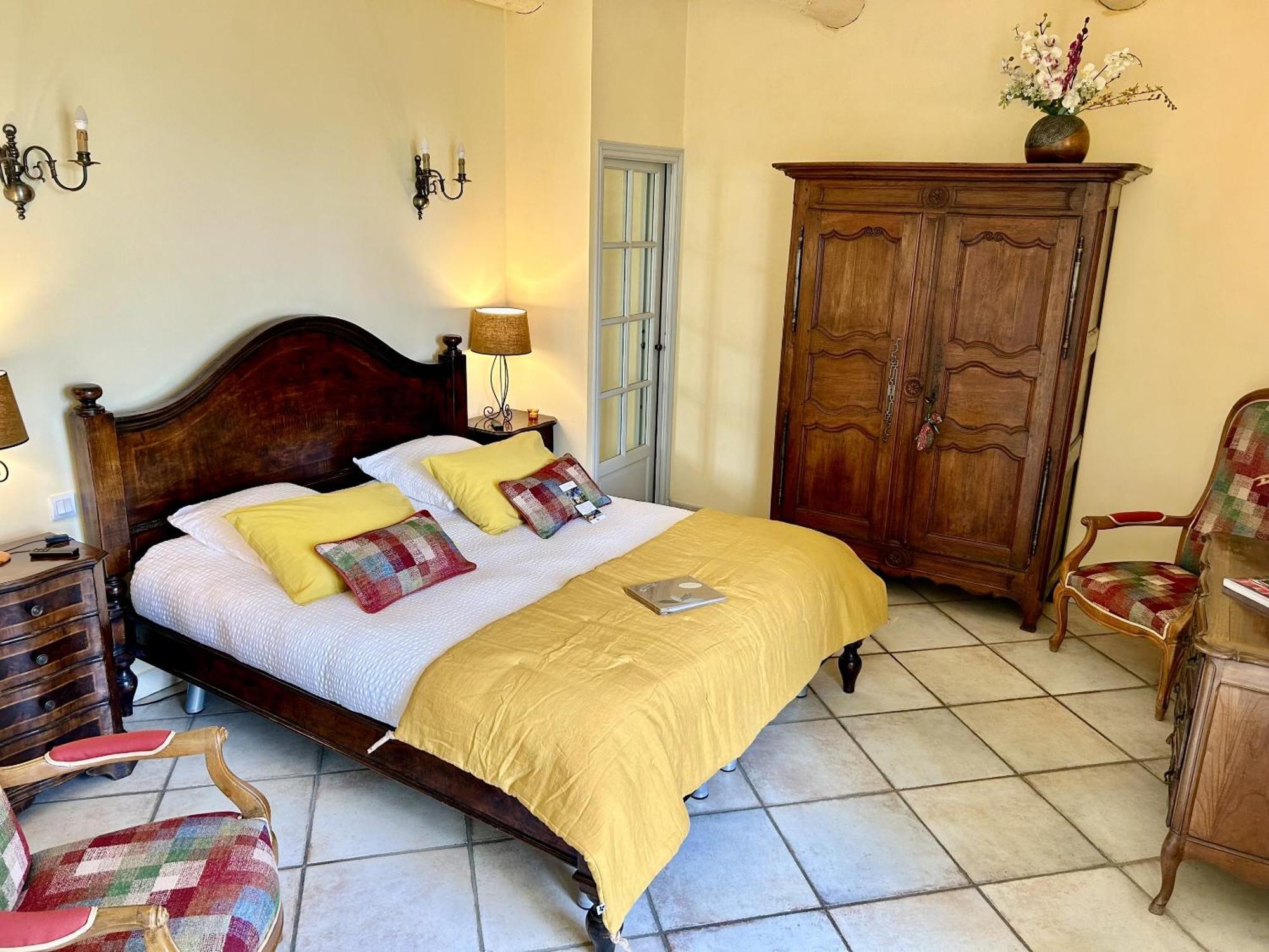 Fontaine Des Magnarelles Hotel Althen-des-Paluds Bagian luar foto